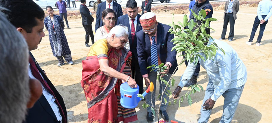 माँ पाटेश्वरी विश्वविद्यालय, बलरामपुर में महामहिम राज्यपाल/कुलाधिपति महोदया की समीक्षा बैठक